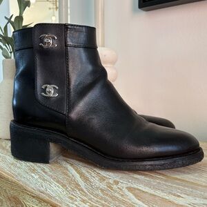 AUTHENTIC Chanel Turn Lock Ankle Boot in Black size 10 - Excellent condition